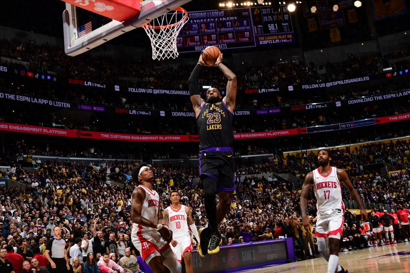 kaiyun开云体育官方网站-NBA夺冠概率更新！火箭0.4%湖人骑士遭低估 4队超10个百分点领跑